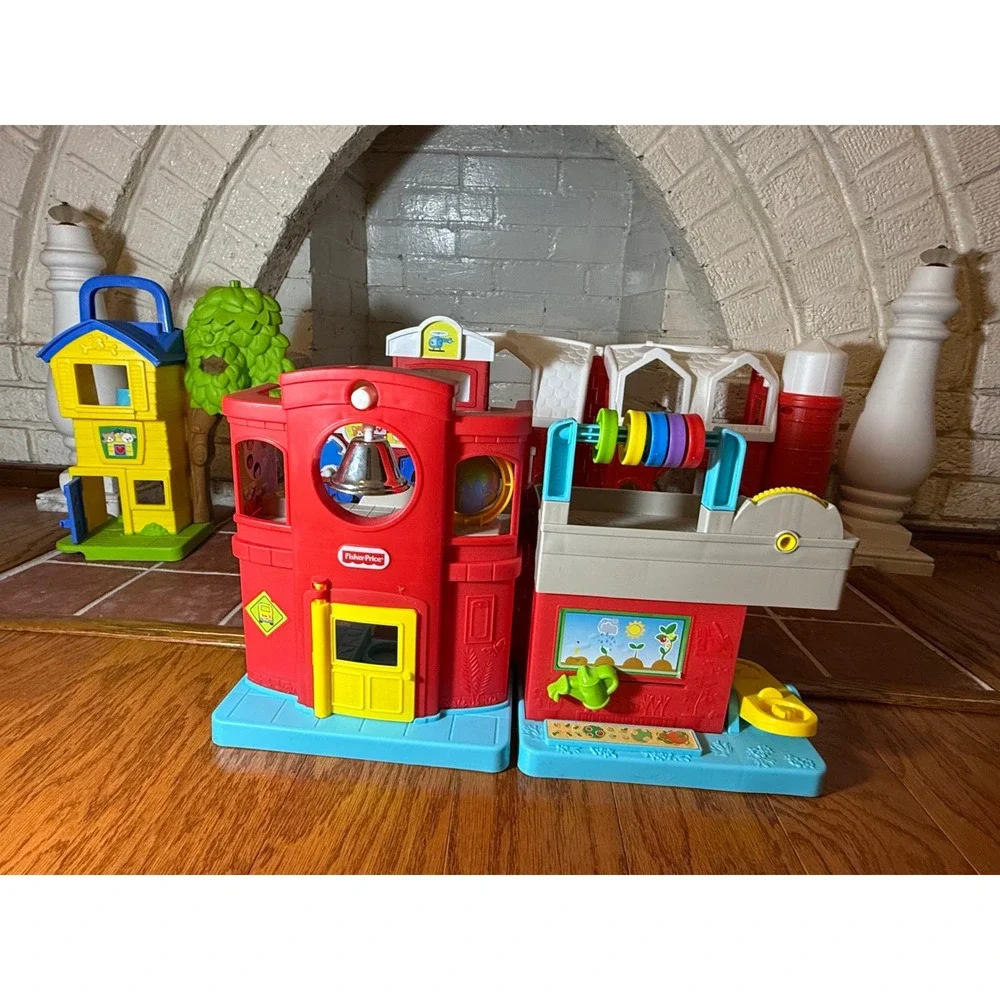 TESTED WORKS - Lot of Little People and Structures Including DC Comic Characters